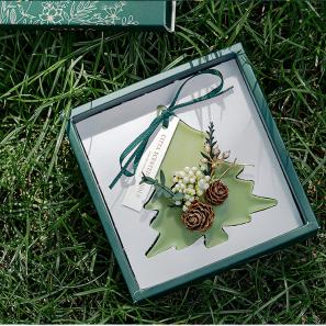 OEM ODM Christmas Tree Wax Tablets Scents Bee Wax Air Freshener Long Lasting Solid Fragrance Dried Flower Home Decor 